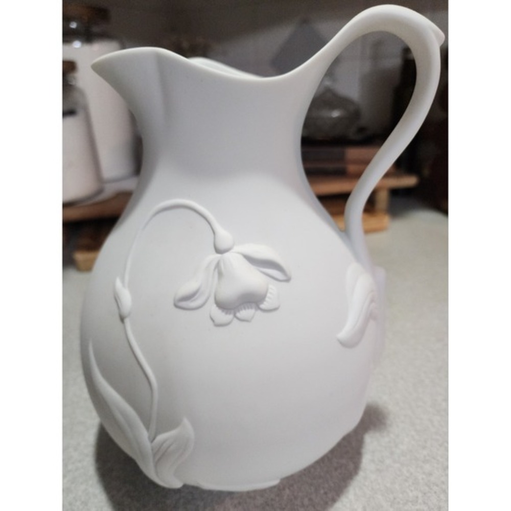 Vintage 1993 MMA Metropolitan ‎ Jonquil 8.5"  Parian Bisque Pitcher Vase